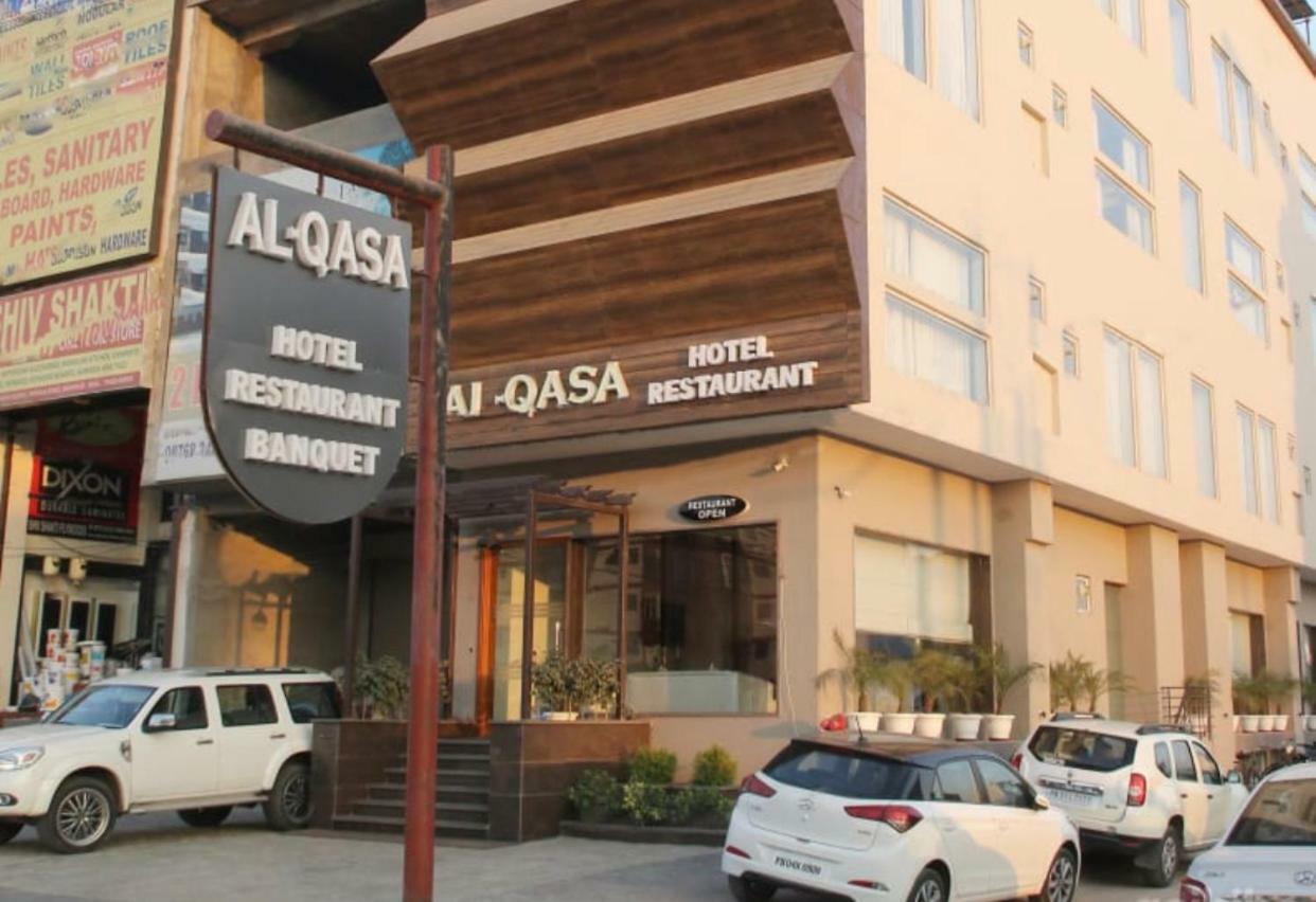 Al-Qasa Hotel Zirakpur Exterior photo