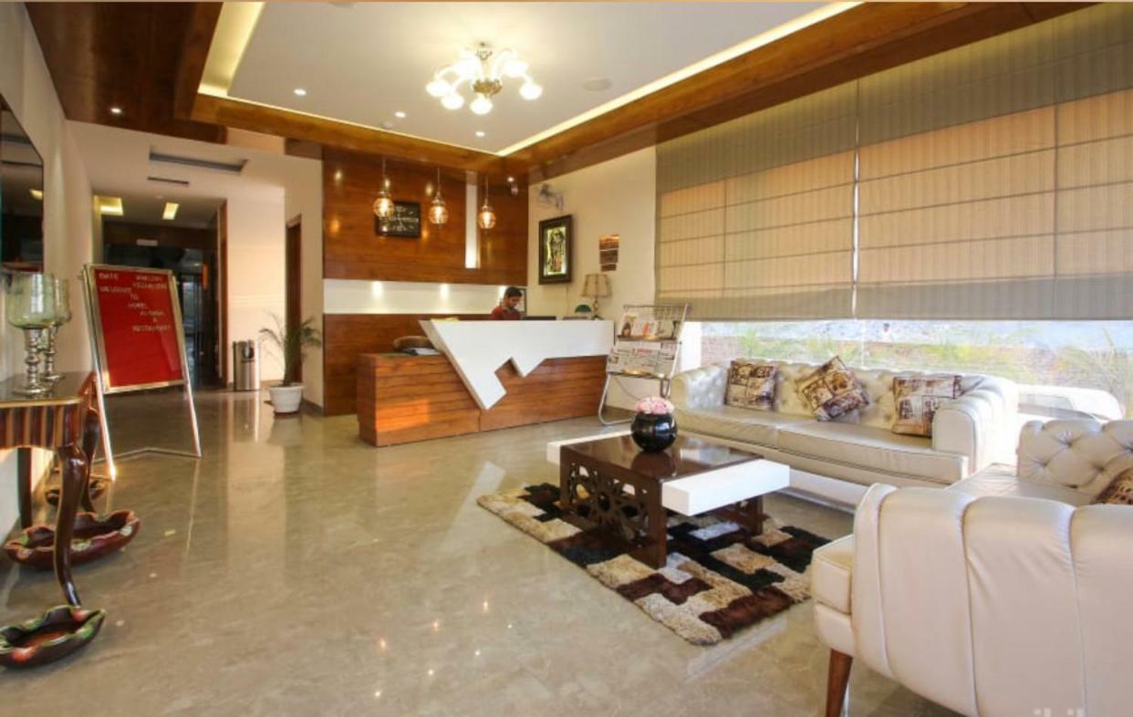 Al-Qasa Hotel Zirakpur Exterior photo